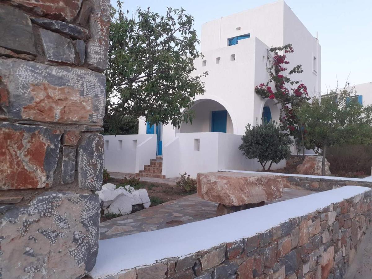 Taxiarchis Studios Agios Georgios  Rum bild